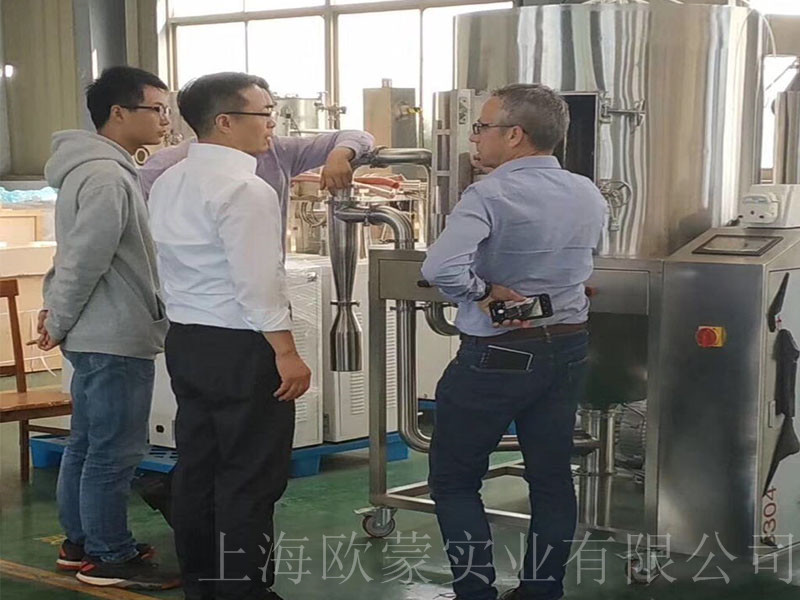 美國(guó)客戶訂購實(shí)驗(yàn)室噴霧干燥器